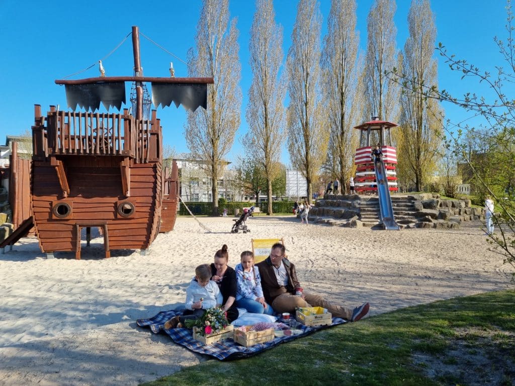 © Kulturbüro GmbH, Picknicken beim Piratenspielplatz