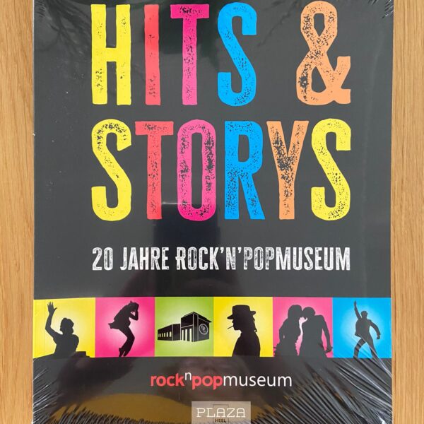 Zu sehen ist das Cover des Buches "Hits & Storys - 20 Jahre rock'n'popmuseum".