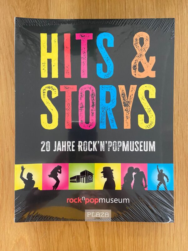 Zu sehen ist das Cover des Buches "Hits & Storys - 20 Jahre rock'n'popmuseum".