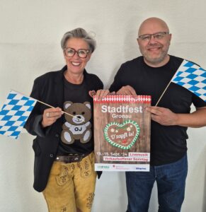 Elke Rinke (Stadtmarketing Gronau) und Björn Plath (Mit-Organisator und Gastronom) freuen sich auf das Stadtfest 2024. Fotoquelle: Stadtmarketing Gronau