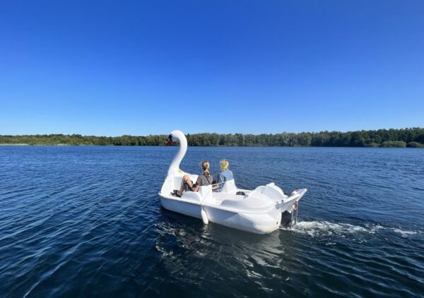 tretboot-fahren-am-dreilaendersee_stadtmarketing