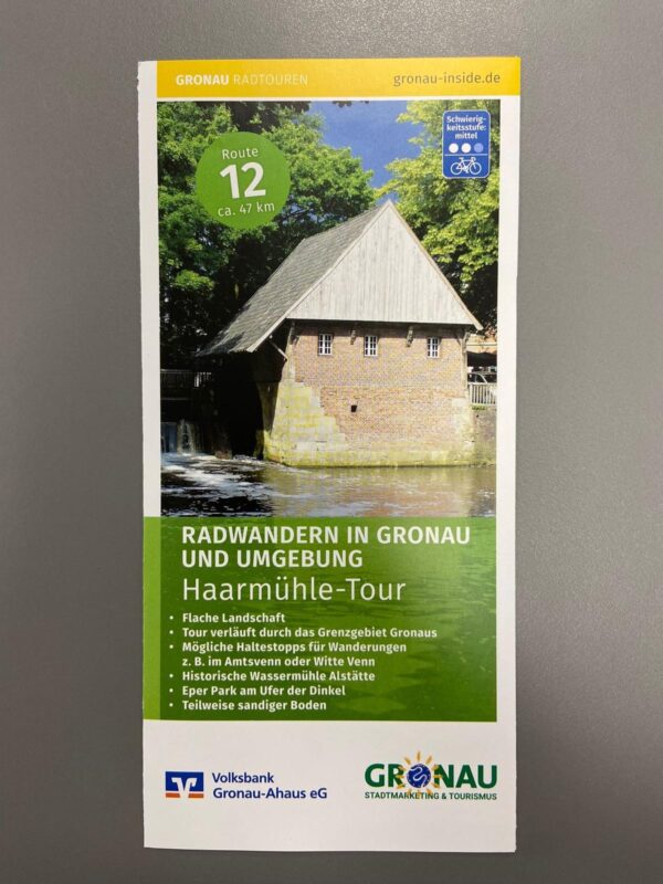 Vorderseite des Radwanderflyers Haarmühle-Tour mit einem Bild der historischen Wassermühle