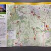 Die Route entlang der Knotenpunkt auf einer Karte, daneben Infotext zu den Orten, die auf der Strecke durchfahren werden,