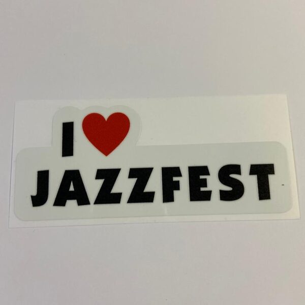 Der "I love Jazzfest"-Aufkleber mit einem roten Herz.