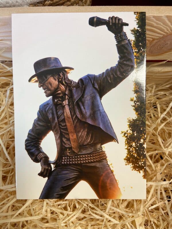 Eine Postkarte mit dem Motiv der Udo-Lindenberg-Statue aus Gronau